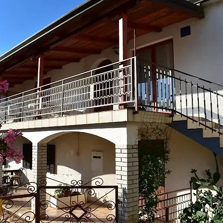 Take A Look * داجلة